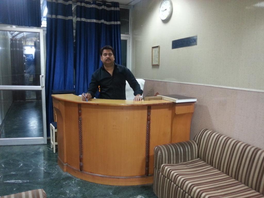 Hotel Royale Paradise Noida Exteriör bild