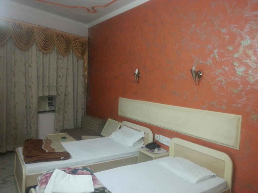 Hotel Royale Paradise Noida Rum bild