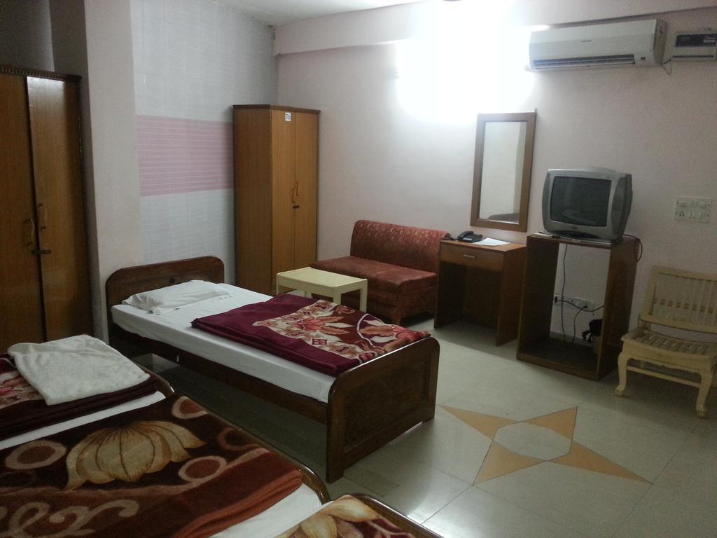 Hotel Royale Paradise Noida Rum bild